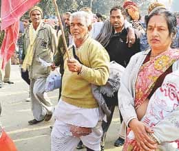 miles walking for shahi snan 