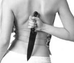 men ate burger and chips and women attack on man