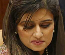 pakistan offers talks with india to defuse tension