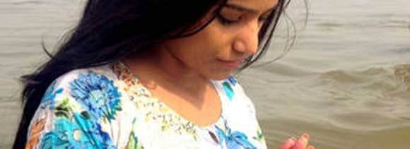 poonam pandey connection with his mother