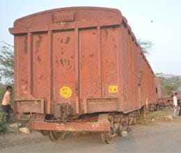 18 coaches of the train Missing between the tracks!