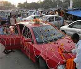 lover lays down before bride doli 