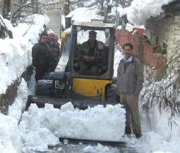 eighty roads blocked due to snowfall in himachal