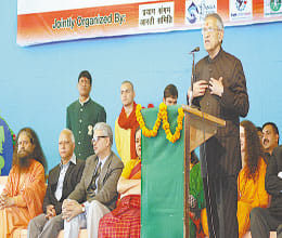 everyone should come forward to clean ganga: governor