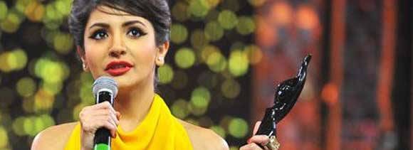 anushka sharma looking pretty in film fare
