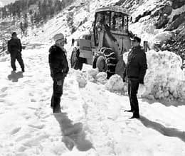 over hundred link roads closed in himachal after snowfall 