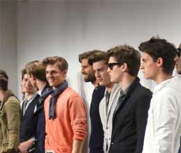 men are selling through online 
