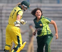 australia beat pakistan by 92 runs in women world cup