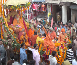 shankarcharya swaroopanand given warm welcome