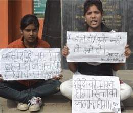 three sisters protest against sp leaders son in agra 