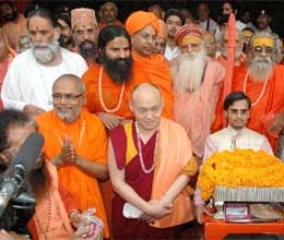 all religons saints came togather in kumbh 