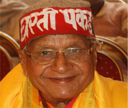 dharti pakad baba arrived in kumbh fair