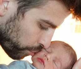 Shakira shows baby photo