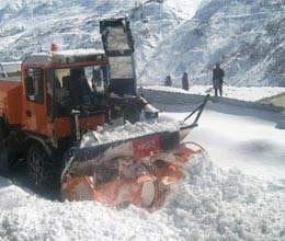 himachal pradesh roads closed after heavy snow