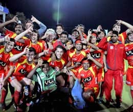 mandeep and wilson take ranchi rhinos to hil final