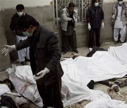 bomb blast in pakistan 60 killed