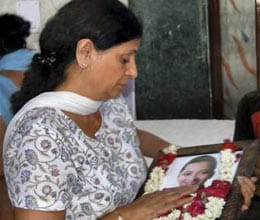 geetika's mother had eaten poison before hanging 