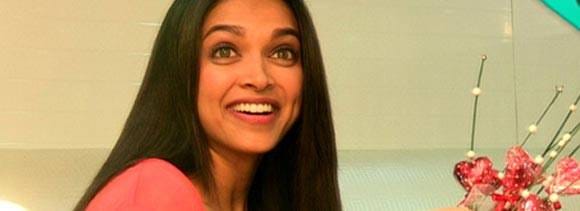 deepika padukone blushing on his appreciation 
