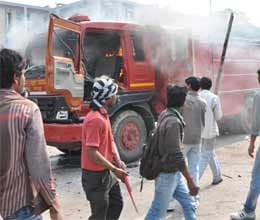 strike turns violent in noida burned 24 vehicles 12 injured