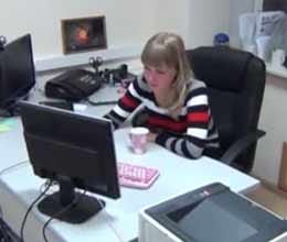 girl shocked to see boyfriend cheating on search engine, map street view