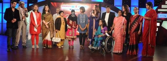 Aishwarya Rai honors 8 fearless women at IBN7 Zindagi Live Awards