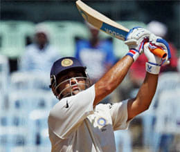 mahendra singh dhoni completed four thousand run in test