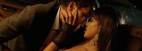 Veena malik ready to Kiss 100 times in 1 minute