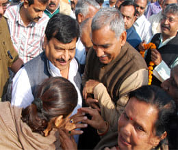 shivpal yadav gives 21 crore to lucknow university