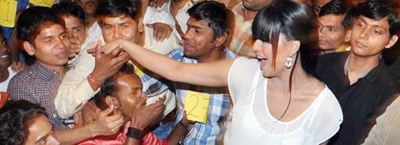 veena malik committed for acting