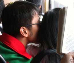 boy kissed girl in bus and crushed in wheel of bus