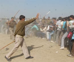 firozabad: lathicharge in army recruitment camp