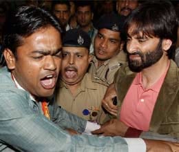 yasin malik detained at srinagar airport