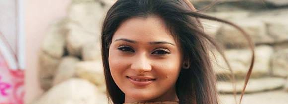  TV actress Sara Khan turns item girl