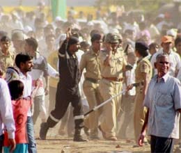 asaram bapu supporters angry with media