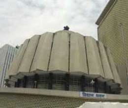 maharashtra mlas assault cop in assembly premises