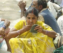 Gopaldas reached between farmers  