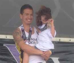 single dad with brain cancer wins marathon with daughter