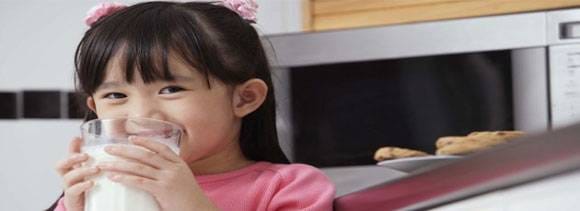low fats milk or juice is harmful for kids health