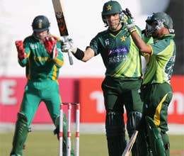 farhat and misbah help pakistan win a thriller against south africa