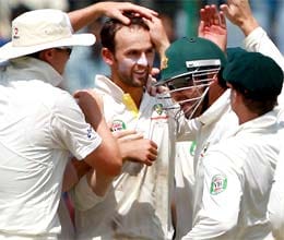 australia resume second day in delhi test