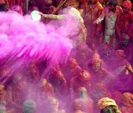 Kumanuni standing holi