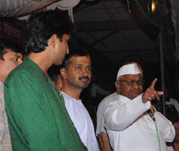 anna hazare meets arvind kejriwal