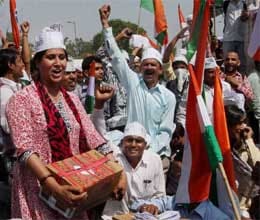 police stopped arvind kejriwal supporters