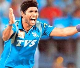 ashok dinda conceded 63 runs in his 4 over spell 