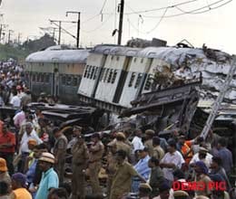 passenger train derails in tamilnadu 