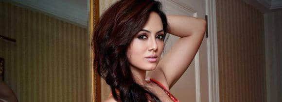 salman khan film heroine sana khan absconding