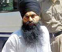 wife of devinder pal singh bhullar raised voice against death sentence