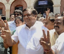 karnataka election bjp promises free laptops