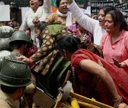 protests outdoor sonia gandhi in five year old girl rape case