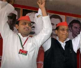 akhilesh yadav and azam khan boycott harvard's lecture 